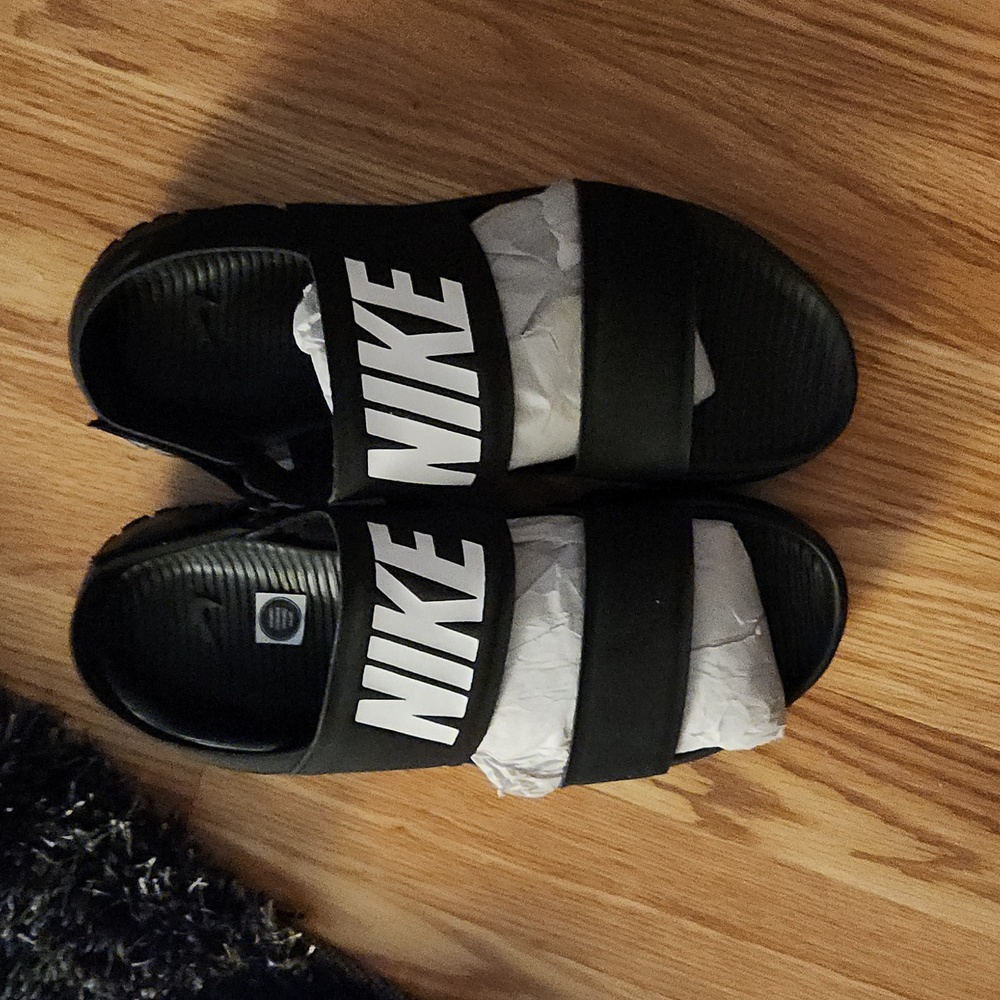 BRAND NEW WITHOUT BOX NIKE SANDALS